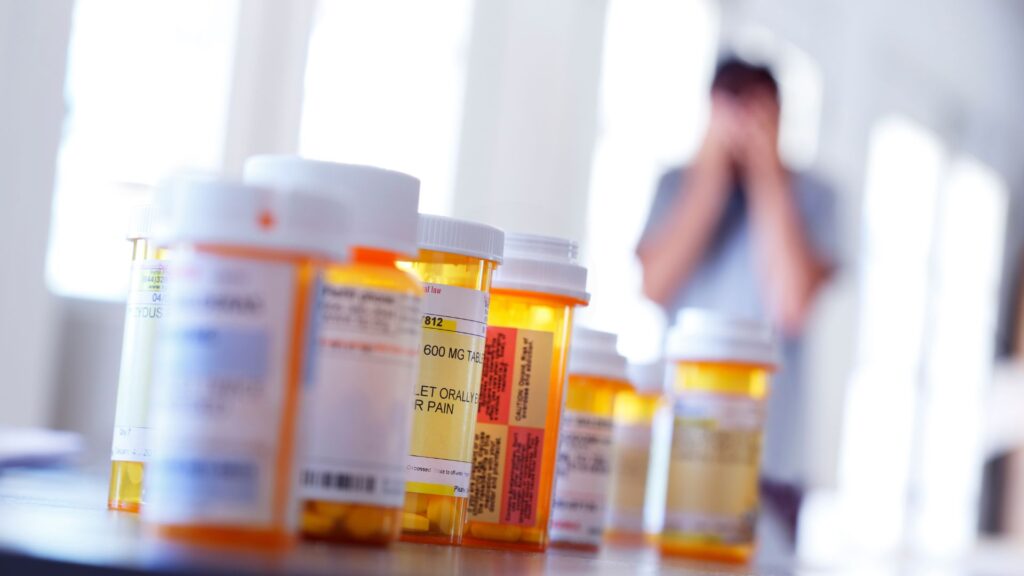 Gestão de medicamentos para pacientes crônicos e usuários de cannabis: como evitar riscos e melhorar resultados