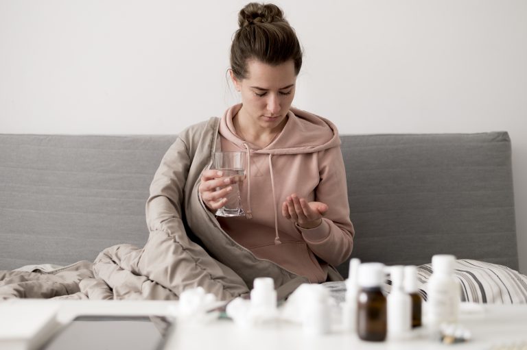 Paciente ingerindo medicamentos à base de Cannabis.